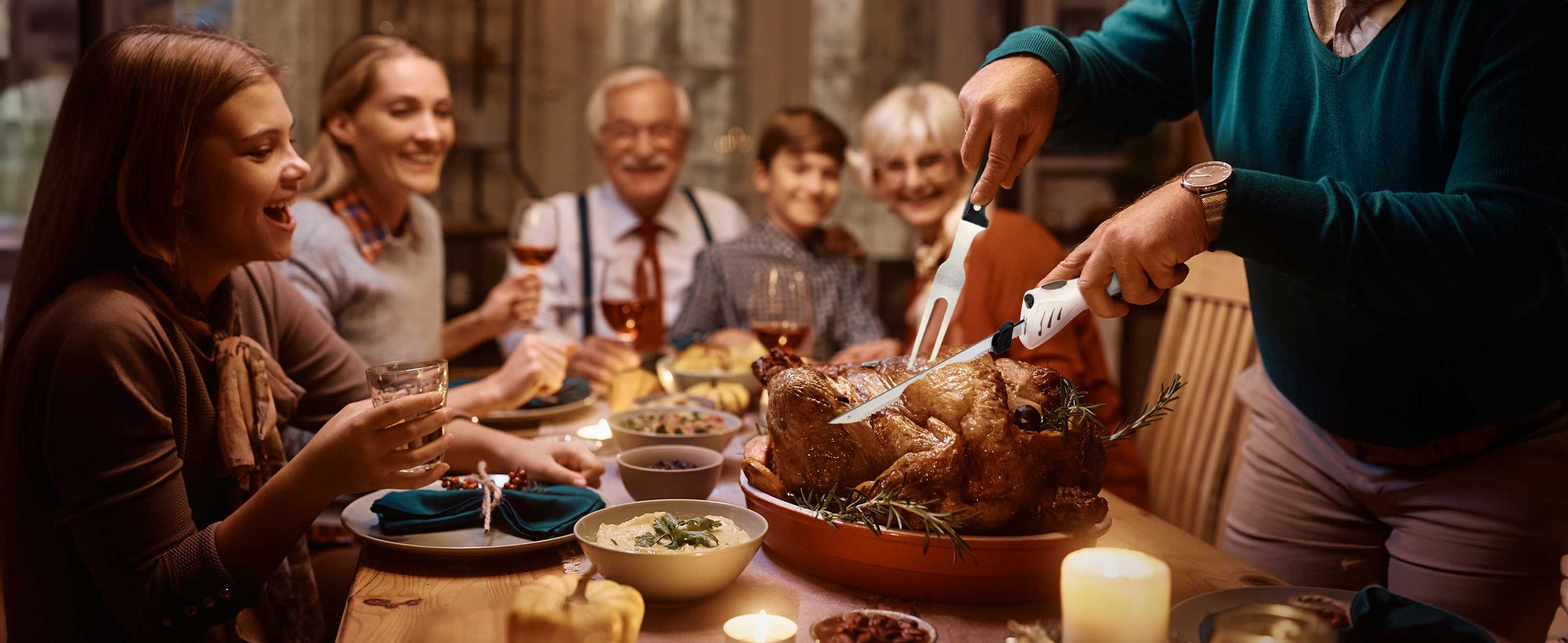 Mueller-electric-knife_white on a thanksgiving dinner