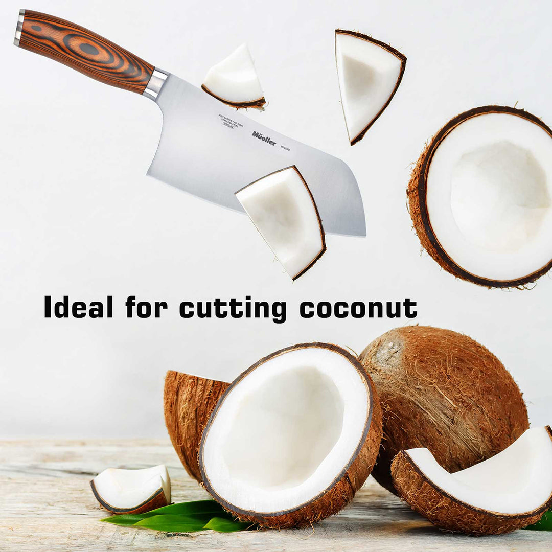 Knife ideal for cutting coconuts with coconuts and a knife on a light background